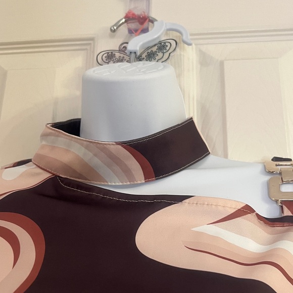 Stylish Abstract One-Shoulder Top - Picture 2 of 6